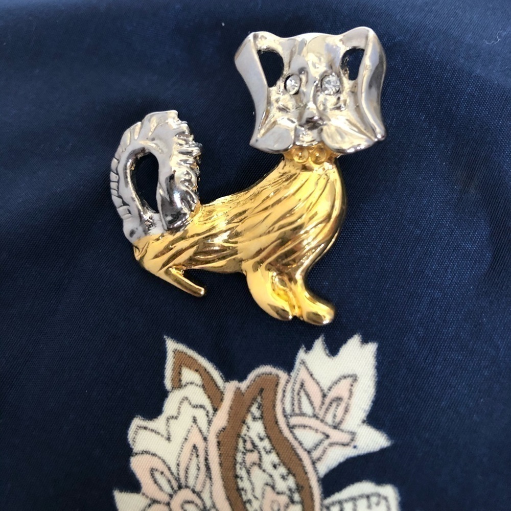 𝅺VINTAGE gold and silver tone dog terrier brooch